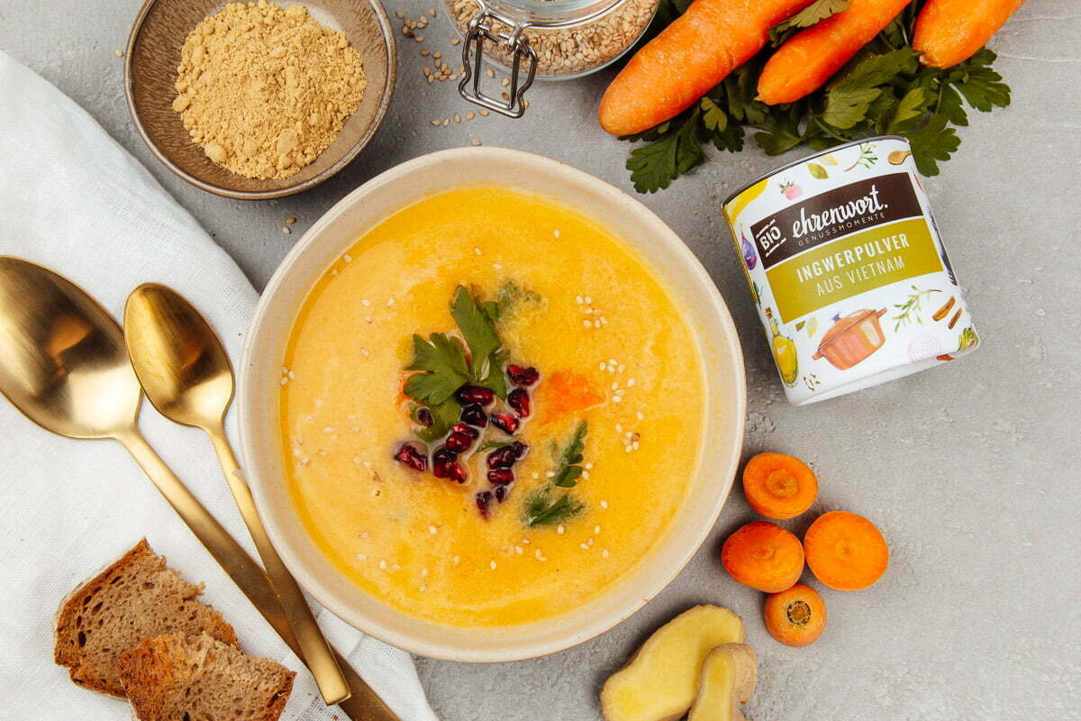 Wärmende Karotten-Ingwer-Suppe für die kalte Jahreszeit - mit BIO Ingwerpulver von ehrenwort. Genussmomente|