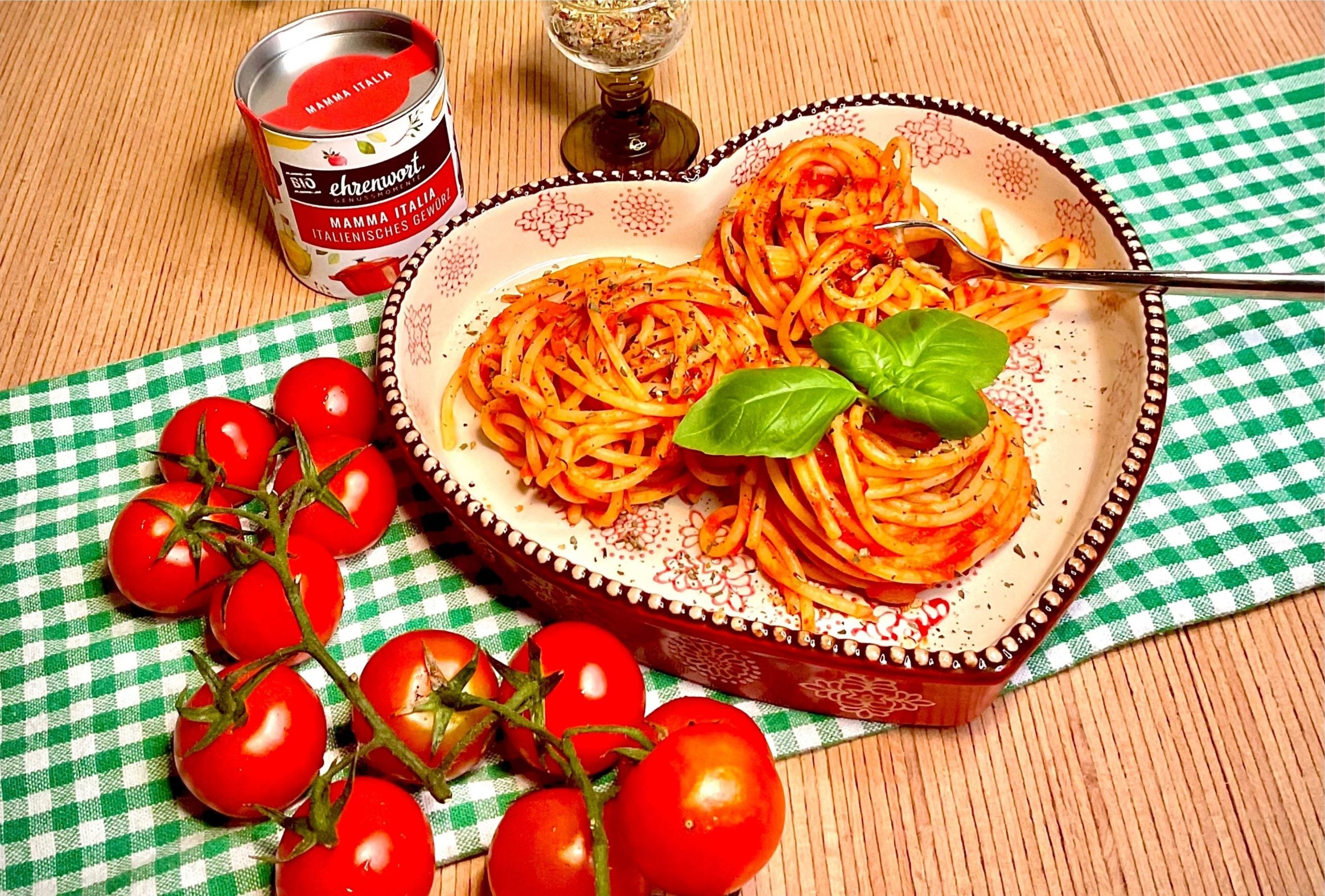 Pasta Rezept: Spaghetti in Tomaten-Weißwein Sauce